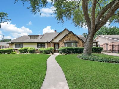 1030 Chantilly Ln