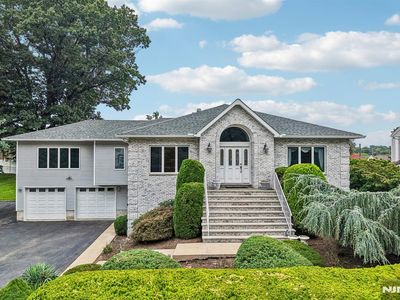 19 Brook Hollow Court
