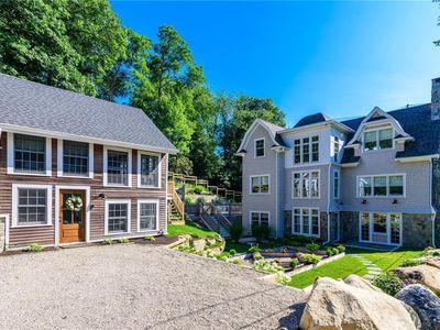 17-19 E Hills Rd