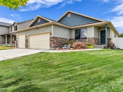 915 N Opal Ln