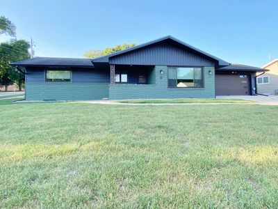 Property at 4 Edward Dr, Le Mars, IA