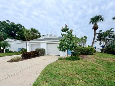 950 WATERSIDE LANE