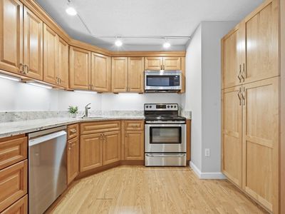 151 Coolidge Ave APT 712