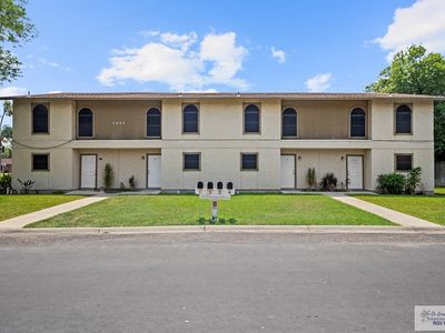 2403 Emerald Lake Dr