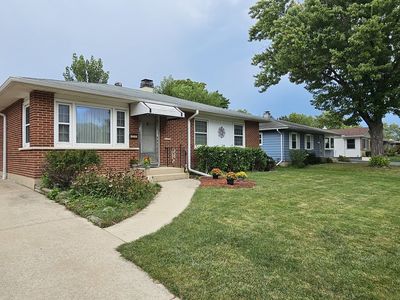 Property at 2402 Cedar St, Rolling Meadows, IL