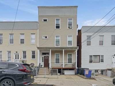 120 Hutton St