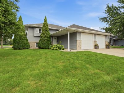 653 Grayhawk Dr