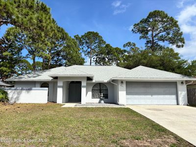 221 Seahorse Cir SE