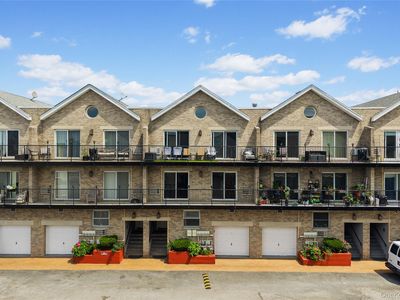 10 Pennyfield Ave Avenue #5C