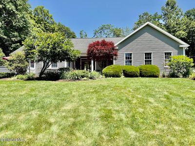 2 Rose Bank Dr