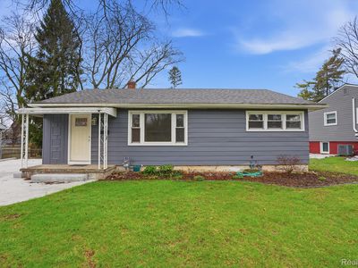 831 Loyola Dr