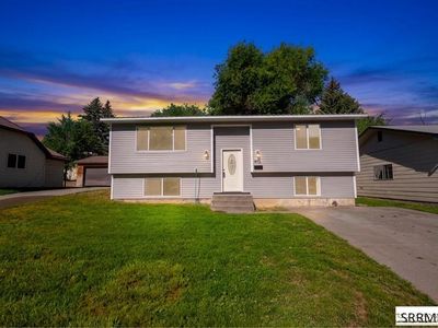 975 Blaine Ave