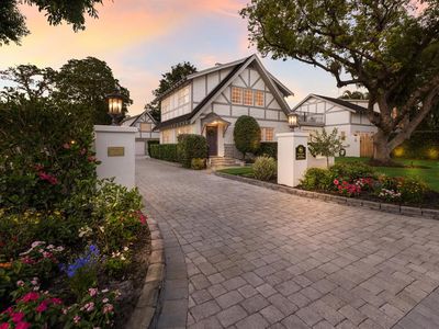 1829 Bougainvillea St