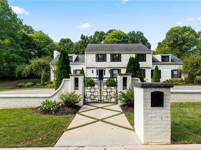 1313 Robin Hood Rd