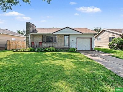 835 W 11th St