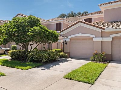 2061 CARRIAGE LANE #104