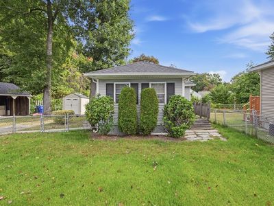 215 Eddy St