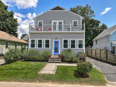 214 Narragansett Ave