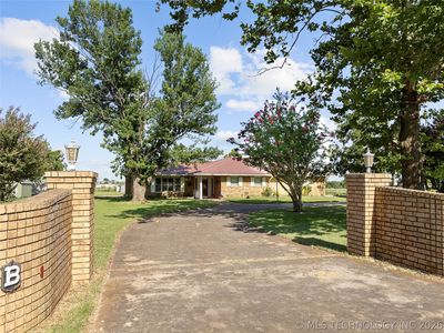 6892 Meridian Rd