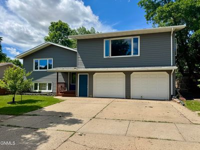 Property at 1005 Deapolis Dr, Hazen, ND