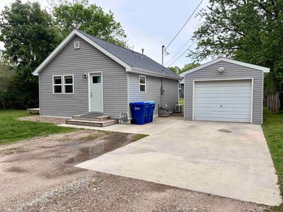 Property at 400 8th Ave SE, Independence, IA