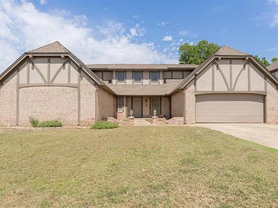 8816 Rolling Green Ave