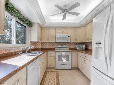 7402 Lake Breeze Dr APT 306