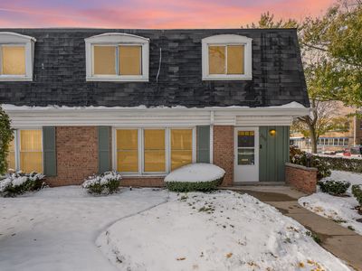 2335 W Greenleaf Ave