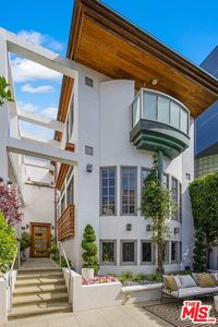 128 Roma Ct