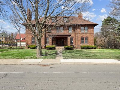 610 Chicago Blvd