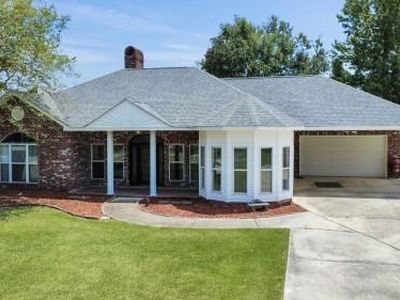 2512 Bourgeois Ln