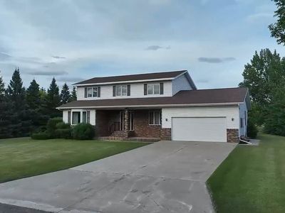 606 4th St W