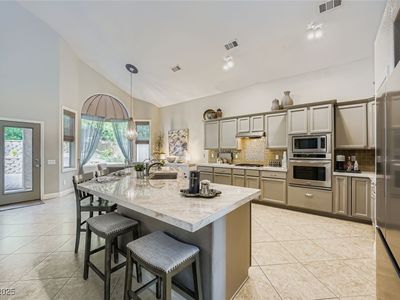 1905 Shifting Winds St