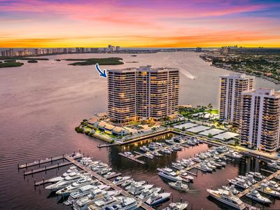 100 LAKESHORE Drive #2151