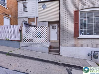 123 S Blank St