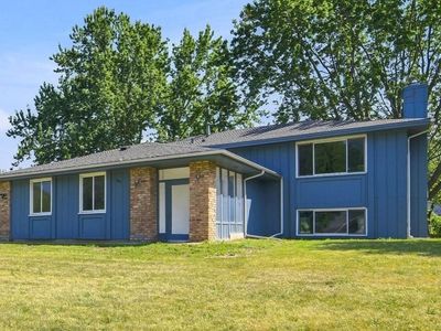 360 Brooks Ave W