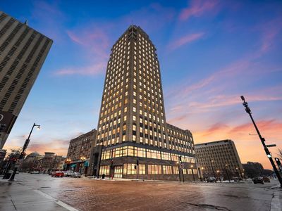 606 West Wisconsin AVENUE #1102