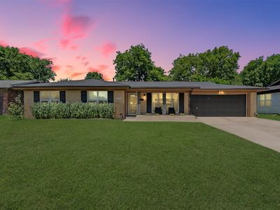 853 Lee Dr