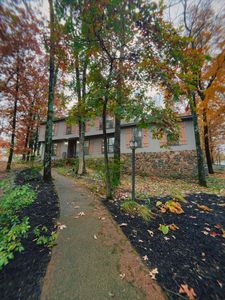 8662 Thorncliff Dr