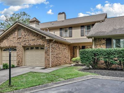 320 Kingswood Ct