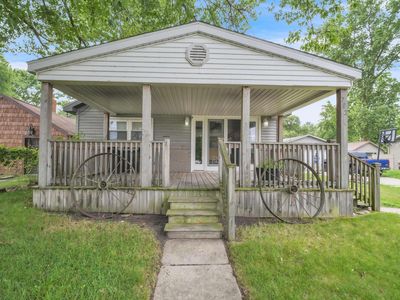 702 Bay Rd