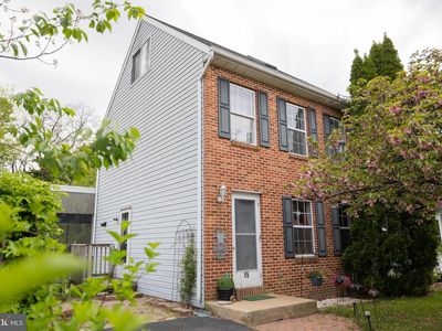 15 School House Ln