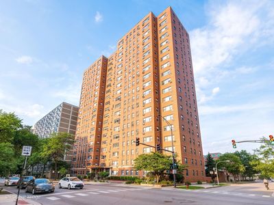 2909 N Sheridan Rd APT 1907
