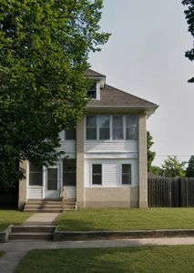 393 Geranium Ave E