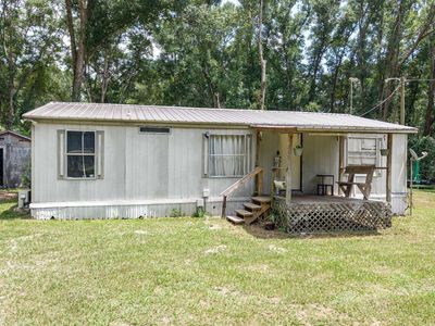 290 SE Maid Marion Ln