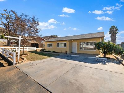 1077 E Bradley Ave E