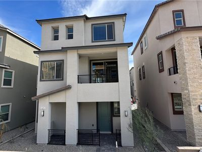 1429 Whistling Kite St