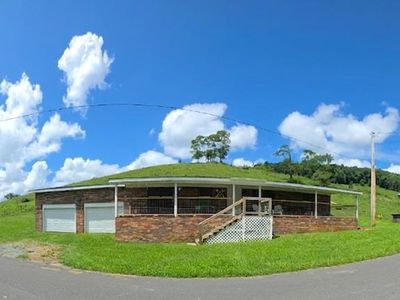 3881 Moccasin Valley Rd