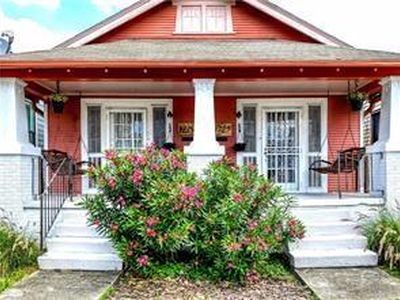 1727-29 Marigny St