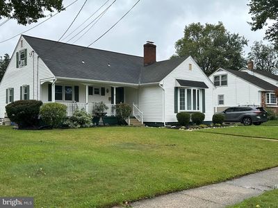 211 S Woodstock Dr
